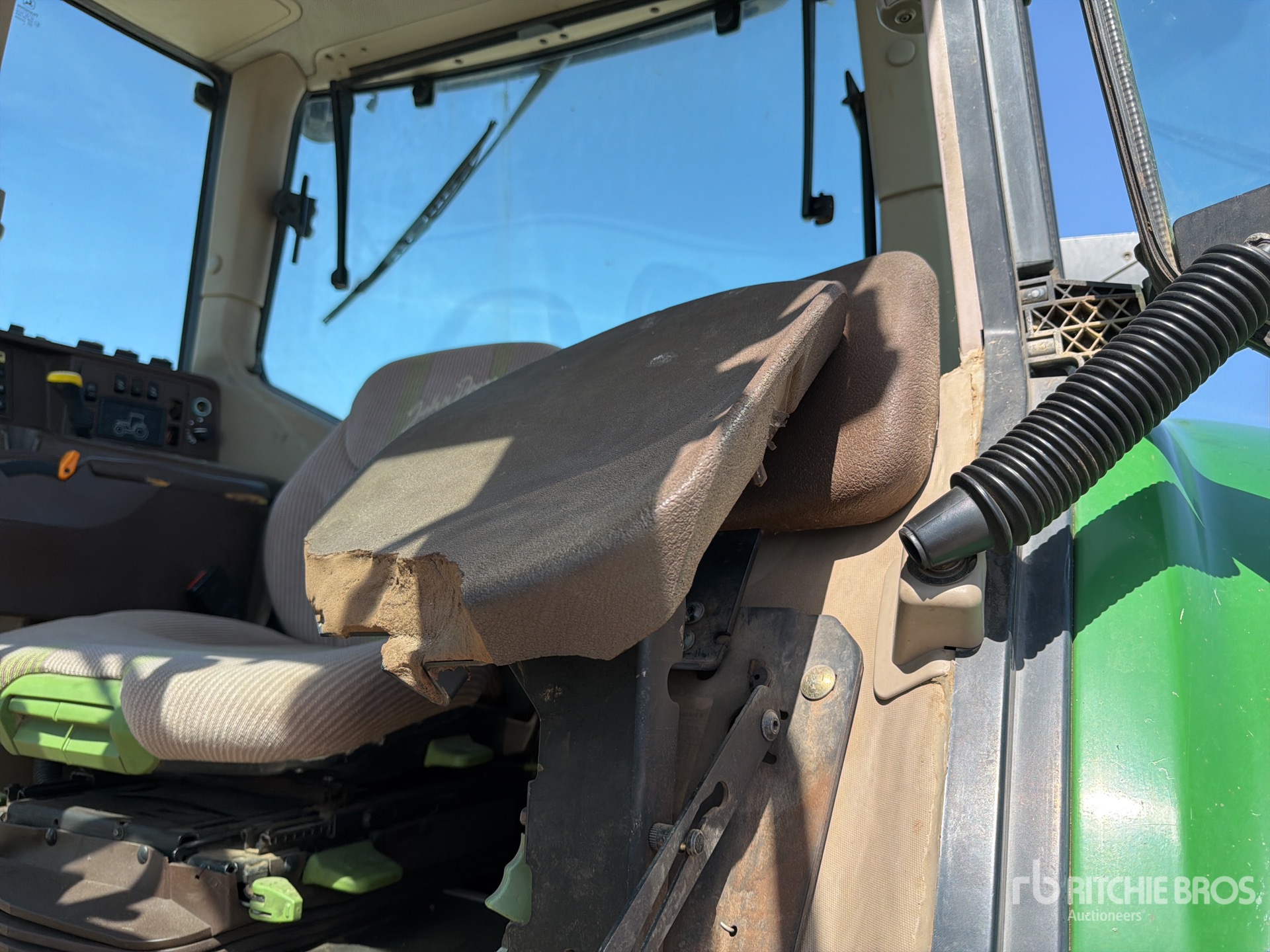 2003 John Deere 6820