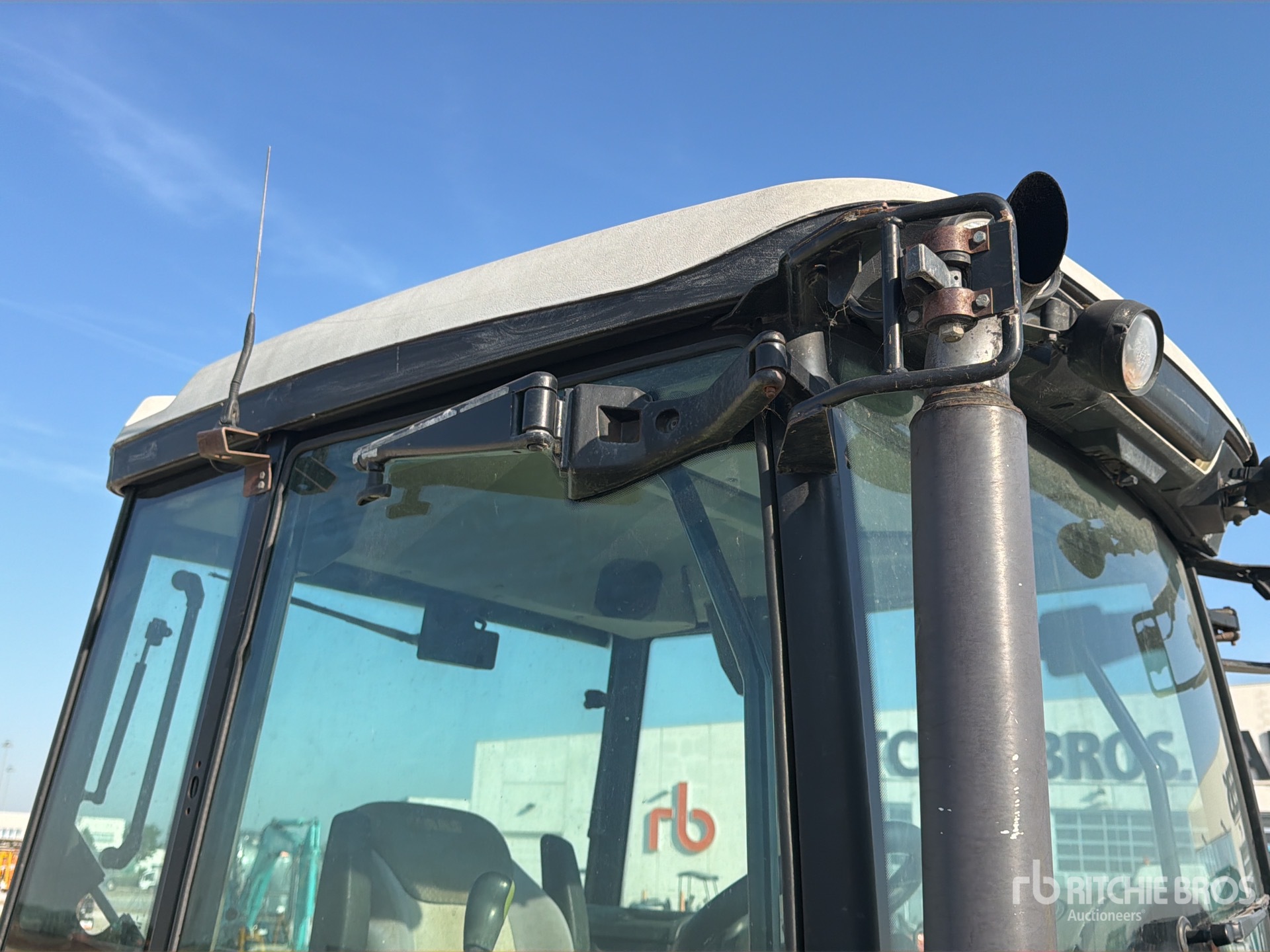 2009 Claas AXOS 340
