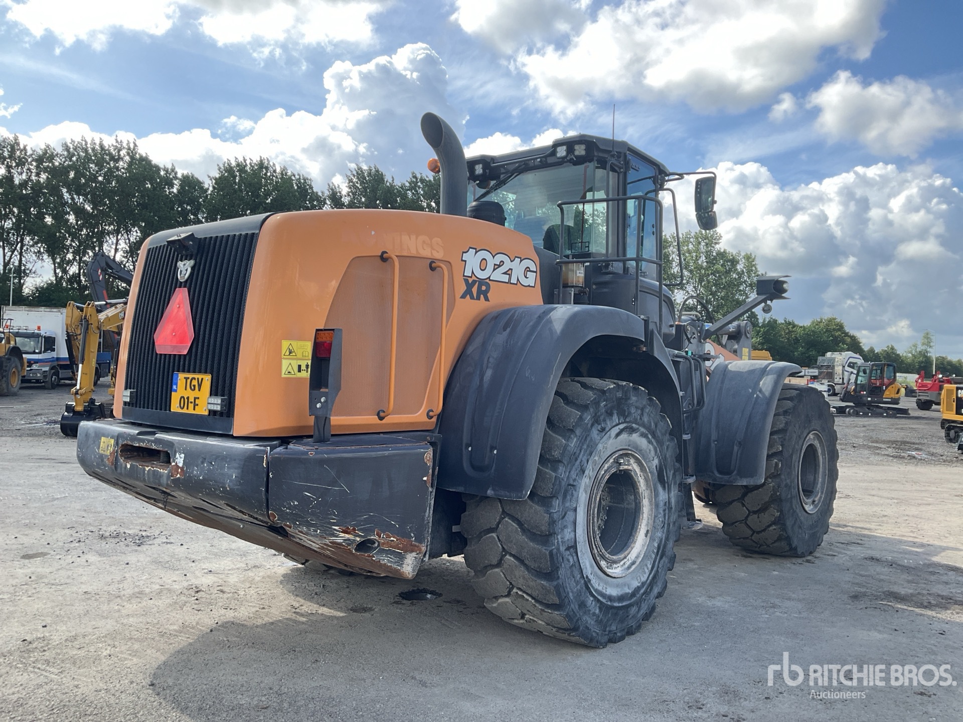 General Appearance with Picture, Right Rear Corner