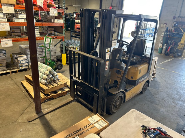 Cat GC25K 3875 lb Cushion Tire Forklift (Inoperable)