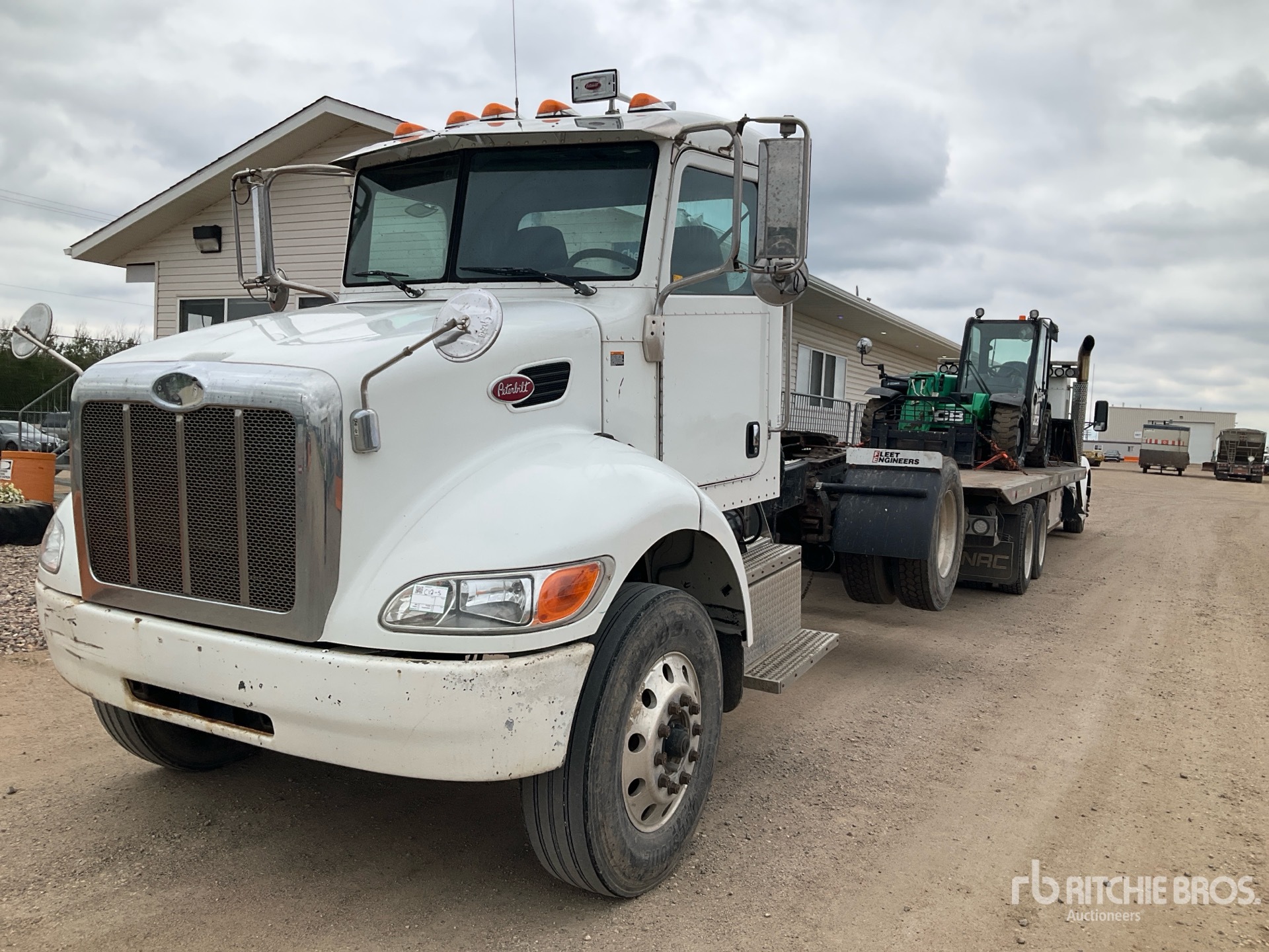Photo of a 2014 Peterbilt 348