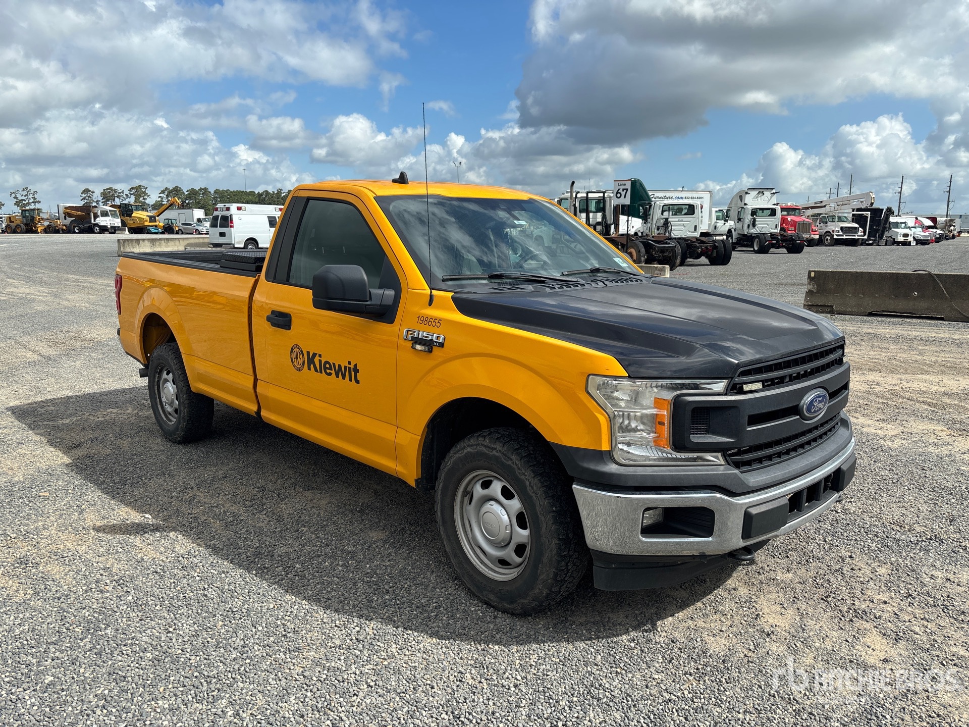 General Appearance with Picture, Right Front Corner