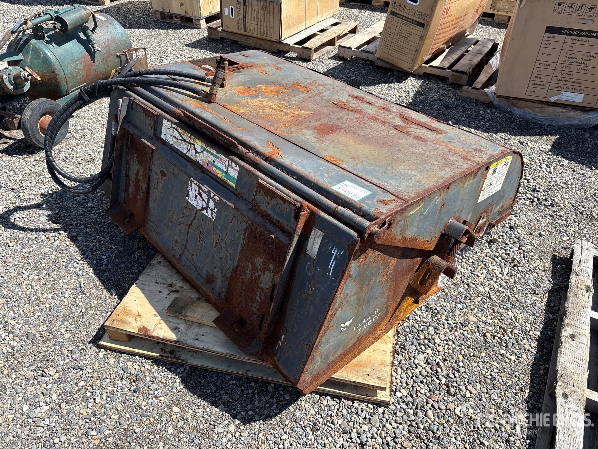 General Appearance with Picture, Right Rear Corner