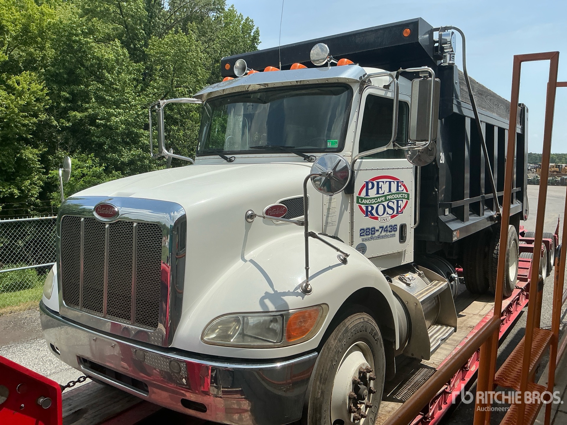 Photo of a 2015 Peterbilt 337