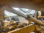 Hydraulics with Saddle Positioning Cylinder