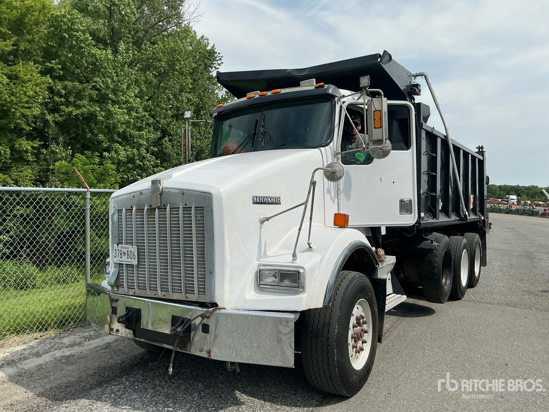 Photo of a 1998 Kenworth T800