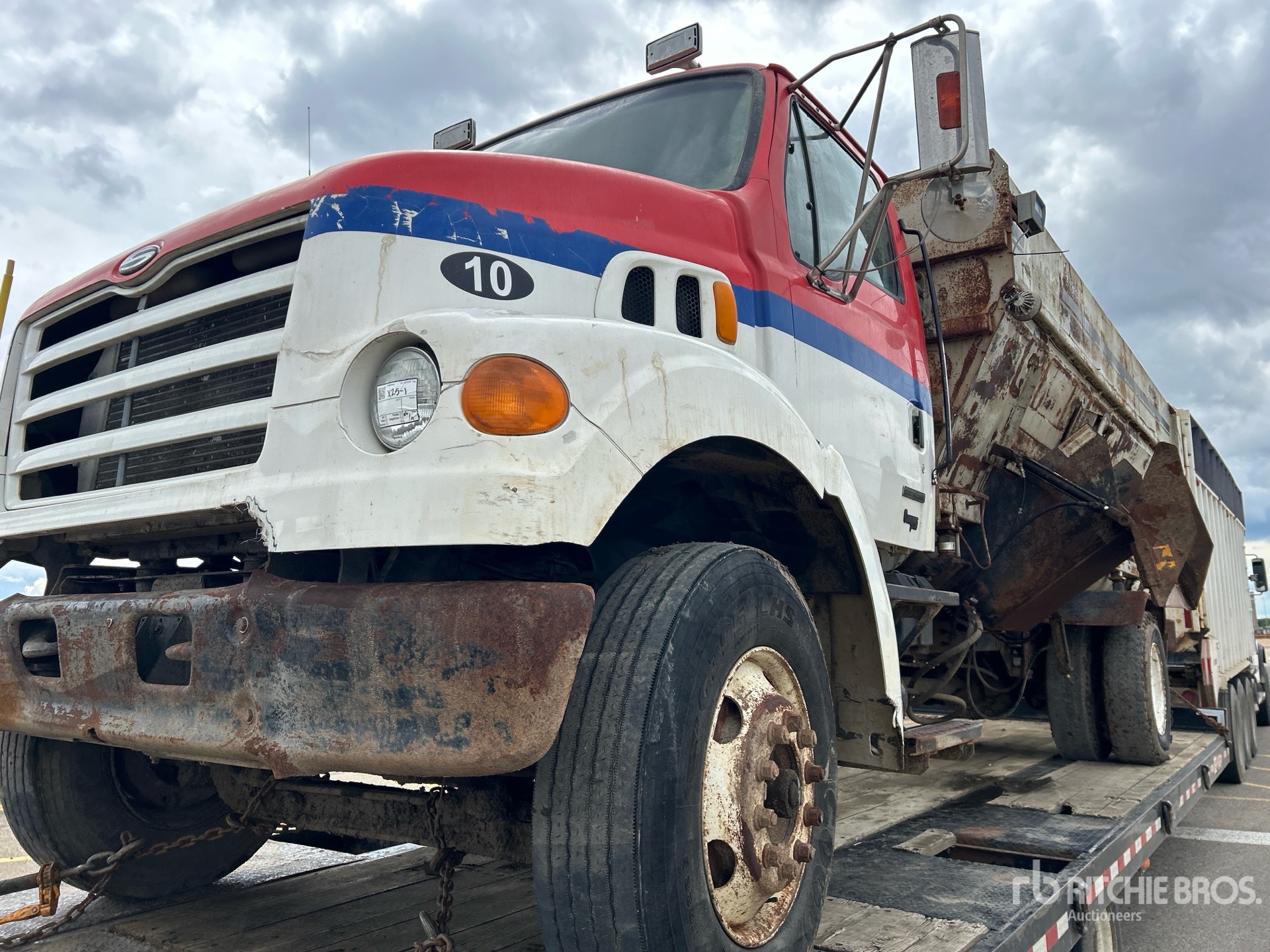 Photo of a 2001 Sterling L7500