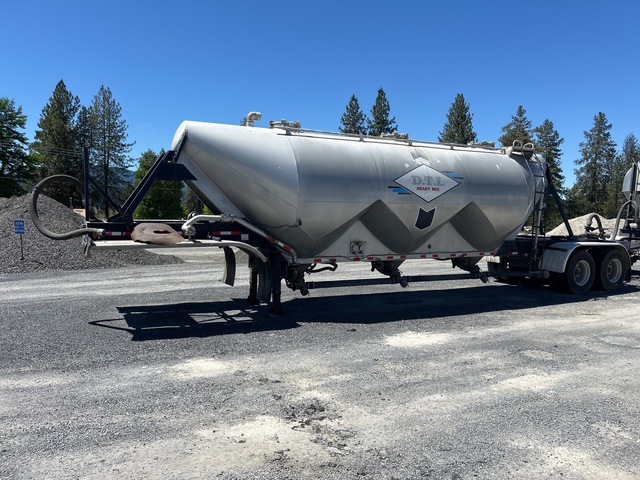 1974 Fruehauf T/A Tanker Trailer w/ 1980 Fruehauf T/A Pup Tanker Trailer