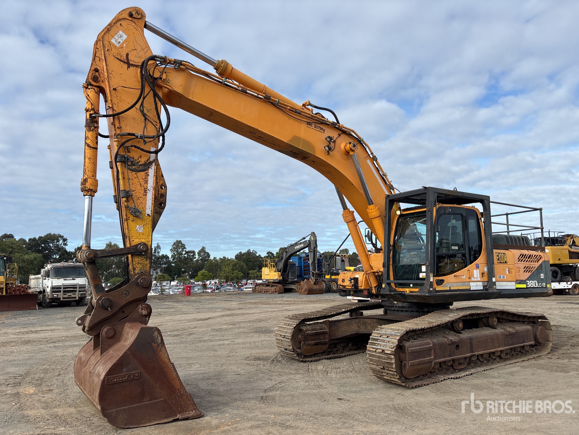 Photo of a  Hyundai ROBEX 380LC-9