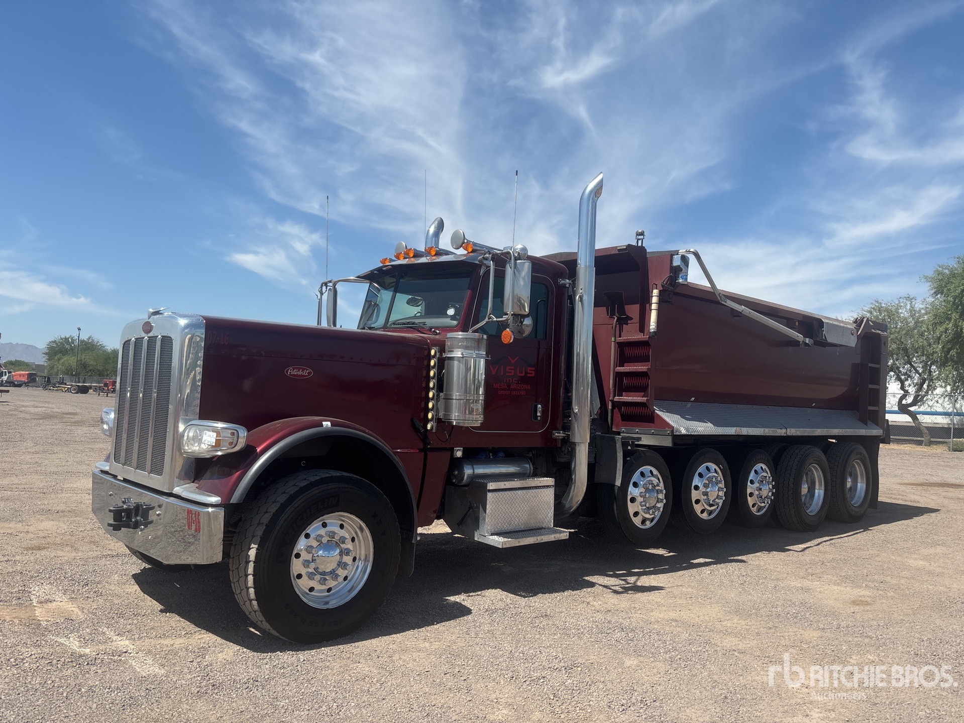 Photo of a 2016 Peterbilt 389