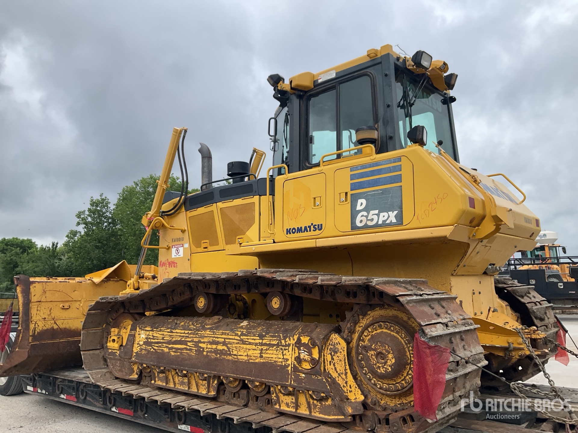 Photo of a  Komatsu D65PX