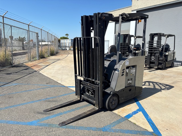 2014 (unverified) Crown RC5535 2500 lb Electric Forklift