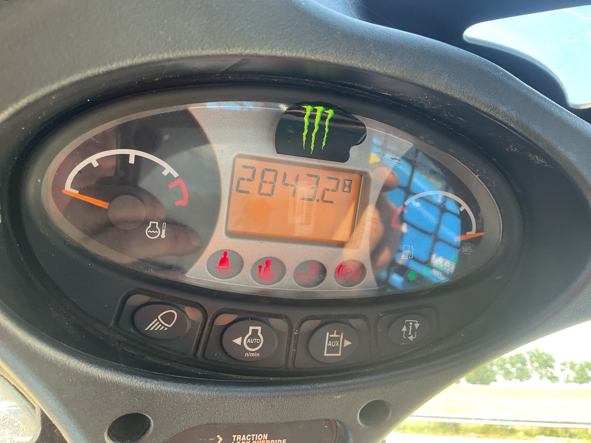 General Appearance with Hour Meter / Odometer