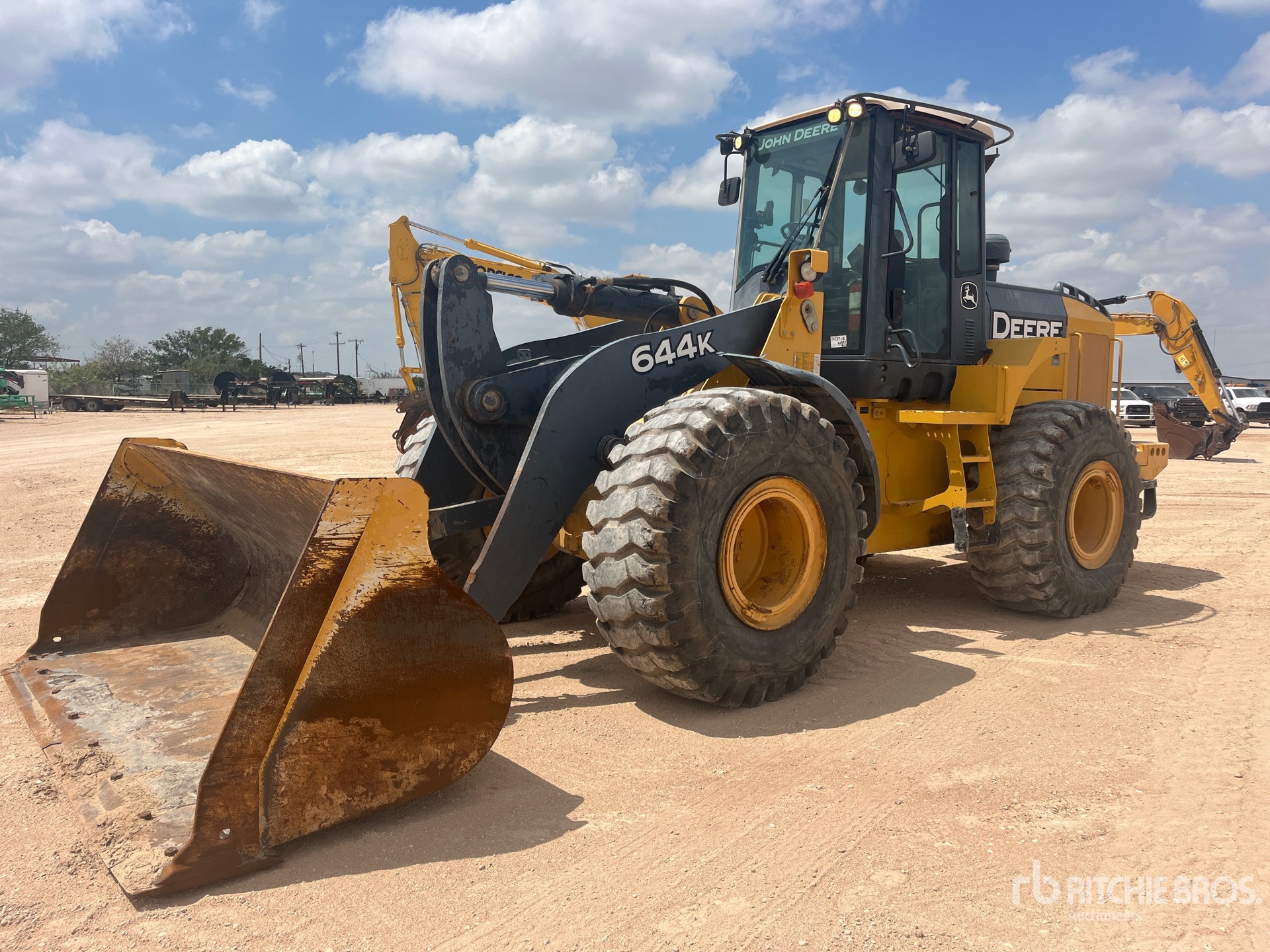 Photo of a 2014 John Deere 644K