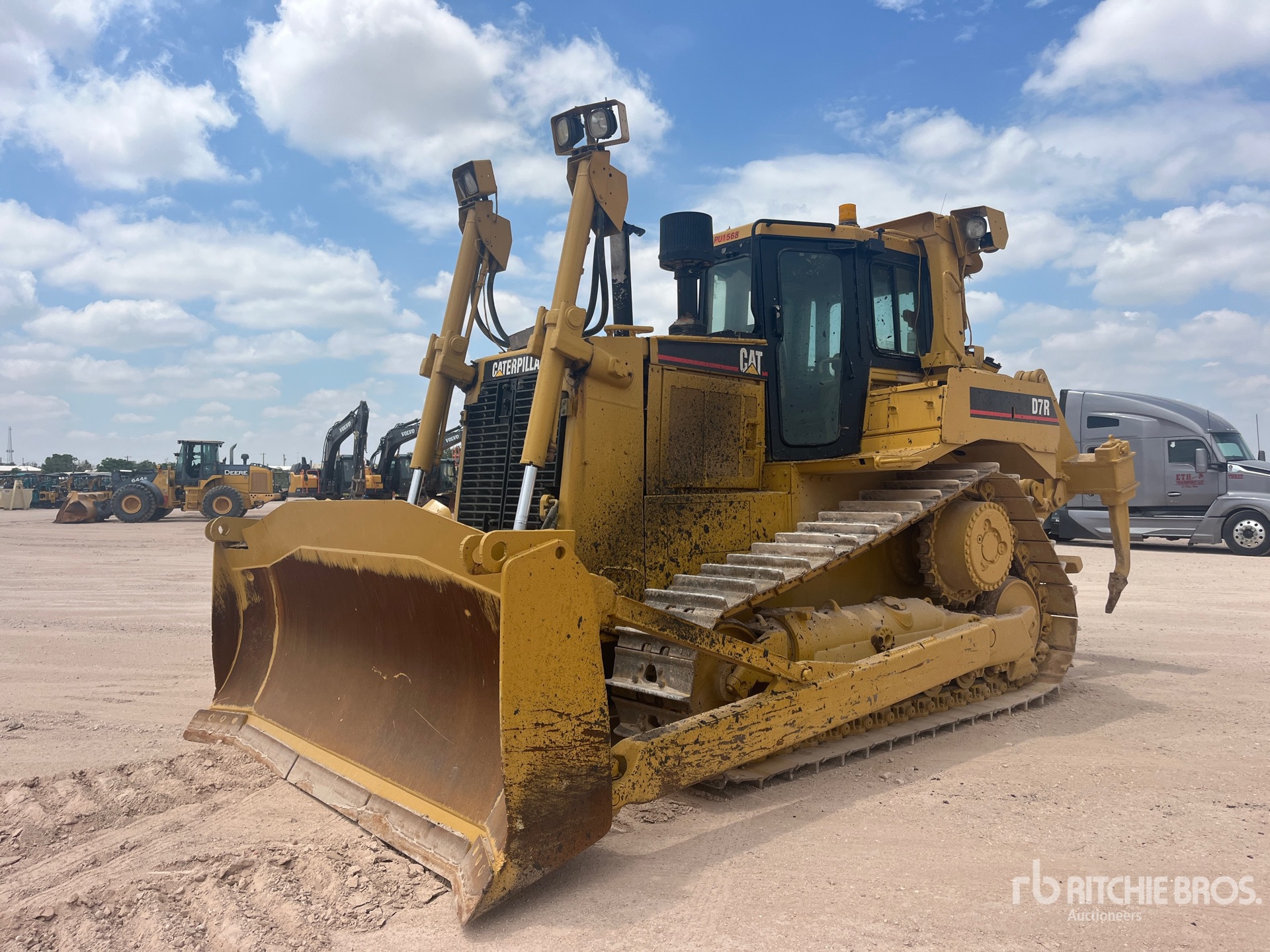 Photo of a 2000 Caterpillar D7R