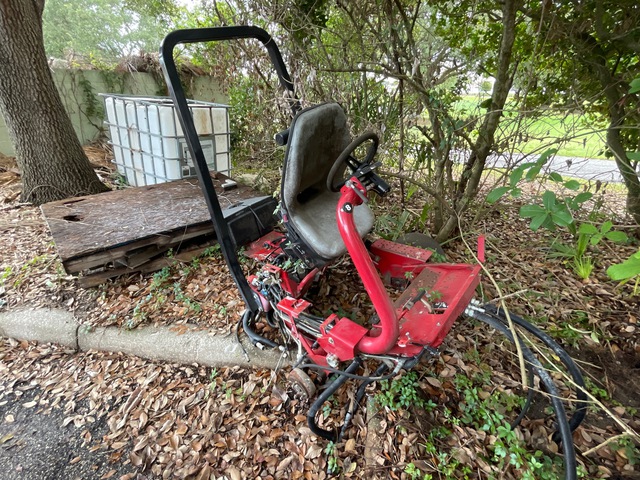 2015 Toro Greensmaster 3150Q Ride-On Greens Lawn Mower (Inoperable)