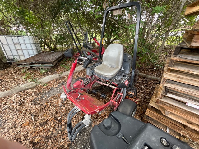 2015 Toro Greensmaster 3150Q Ride-On Lawn Mower (Inoperable)