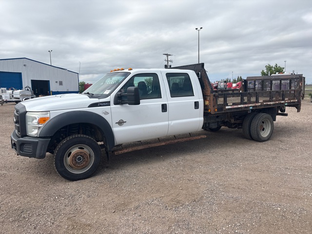 2015 Ford F-550 XL 4x4 Crew Cab Flatbed Truck