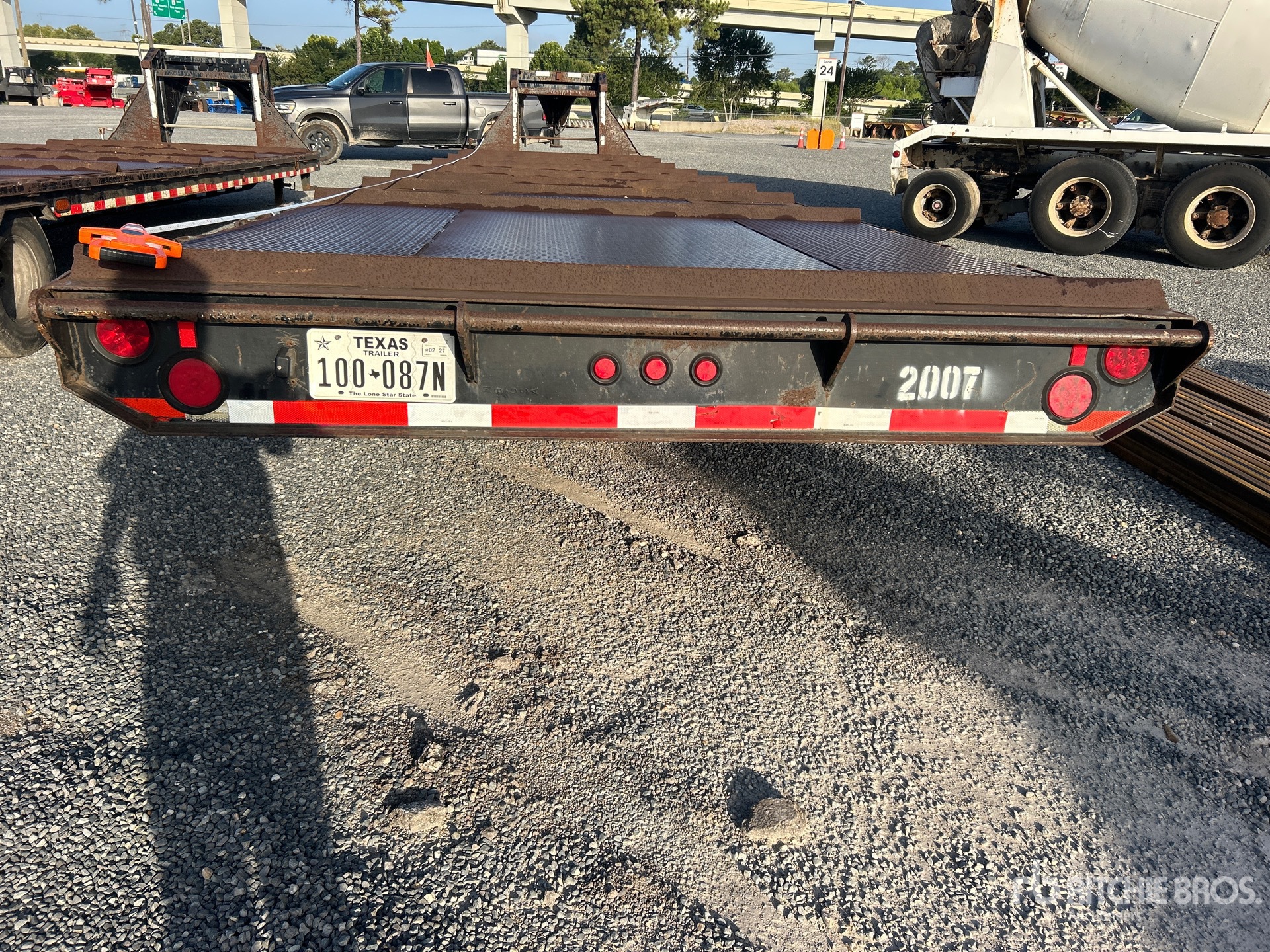 2012 Top Hat 38 FT GOOSENECK