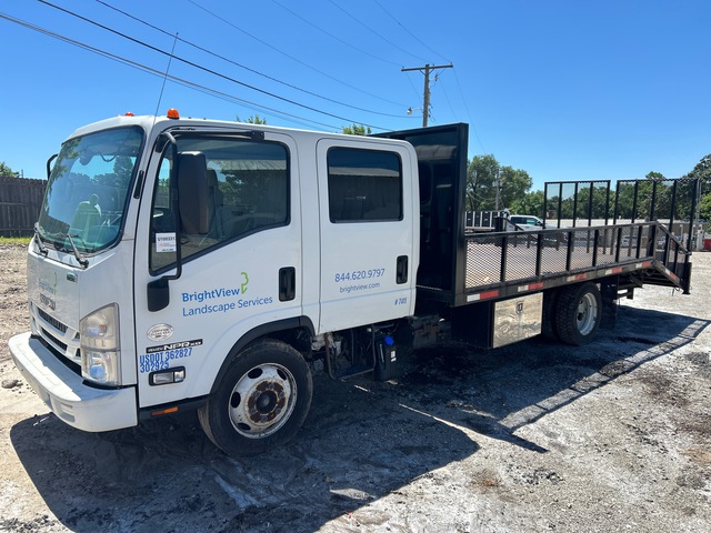 2017 Isuzu NRR 4x2 Crew Cab Flatbed Truck