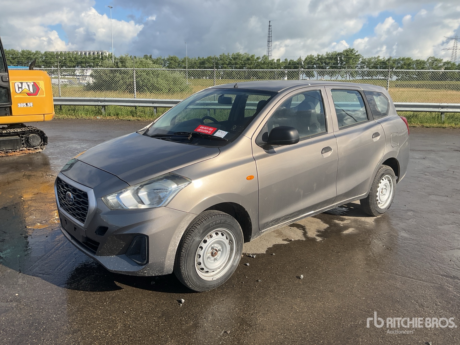 General Appearance with Picture, Left Front Corner
