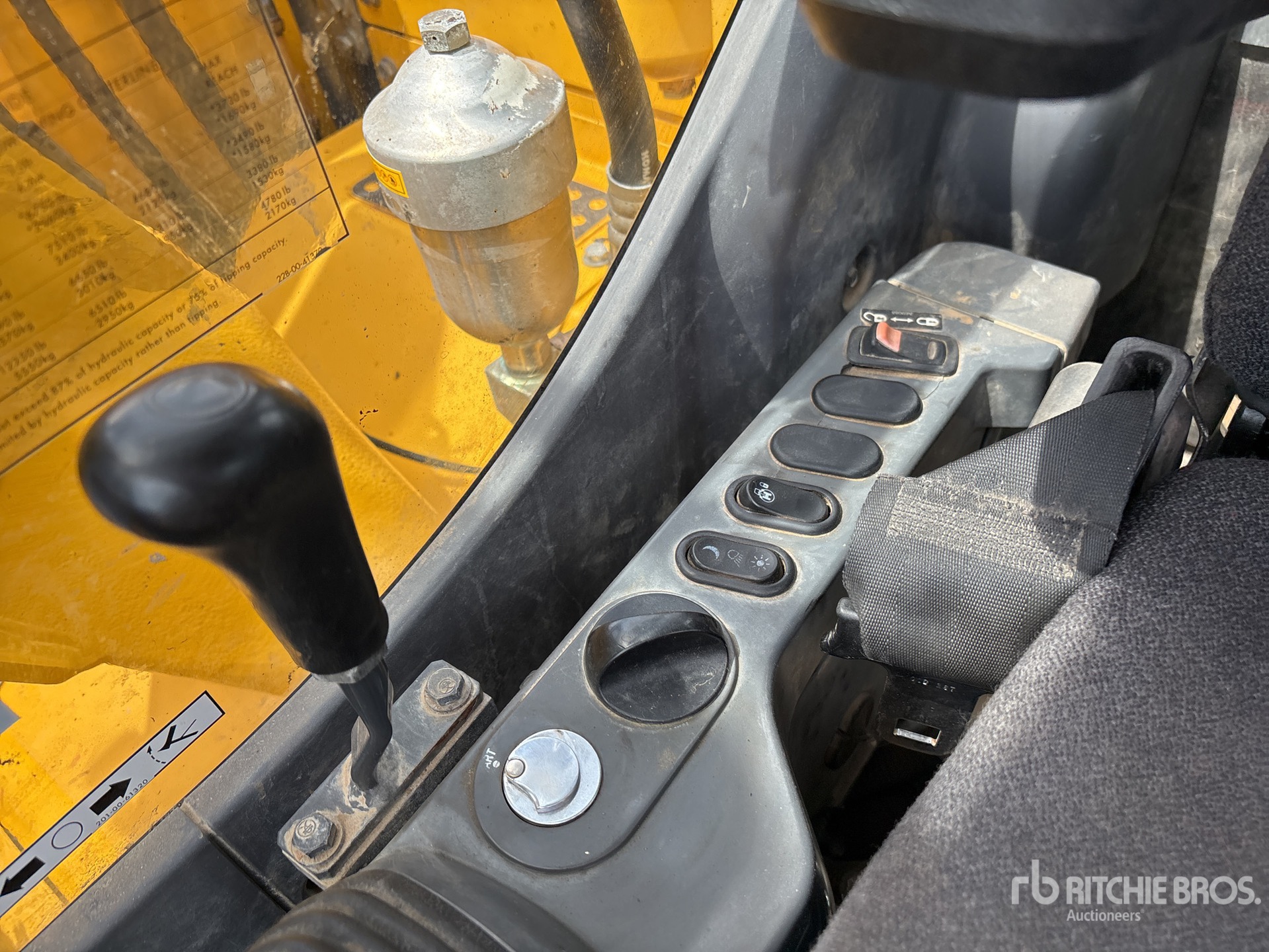 2019 Komatsu PC138USLC-11
