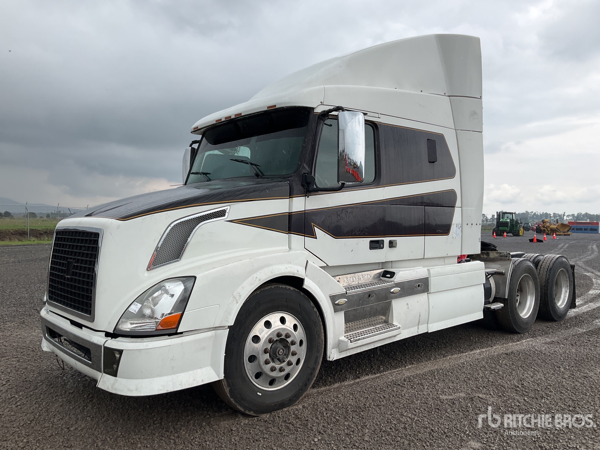 Photo of a 2013 Volvo VNL64T670