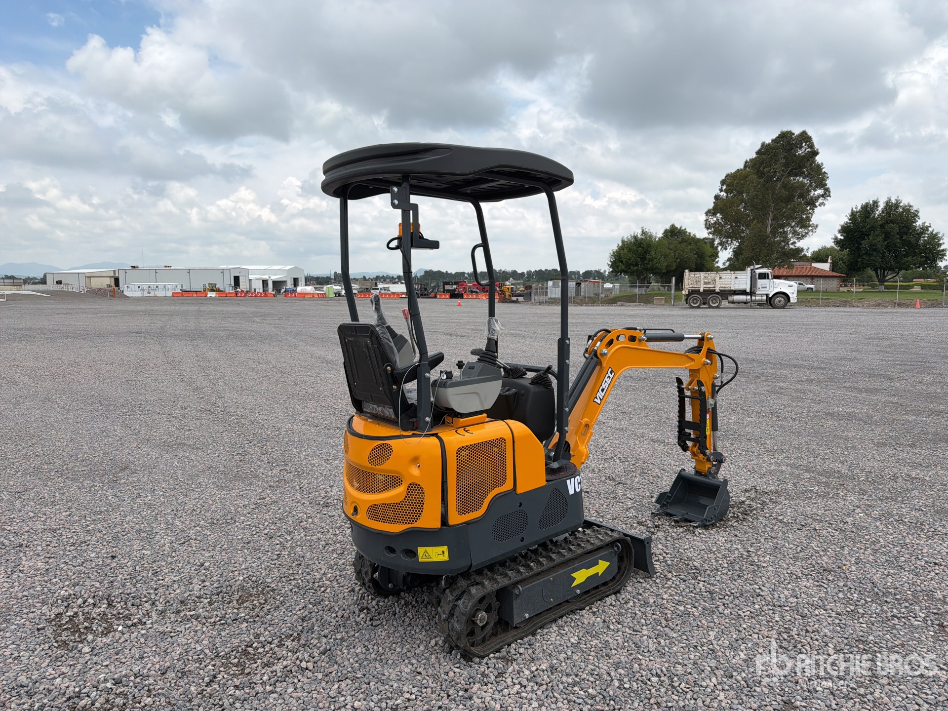 General Appearance with Picture, Right Rear Corner