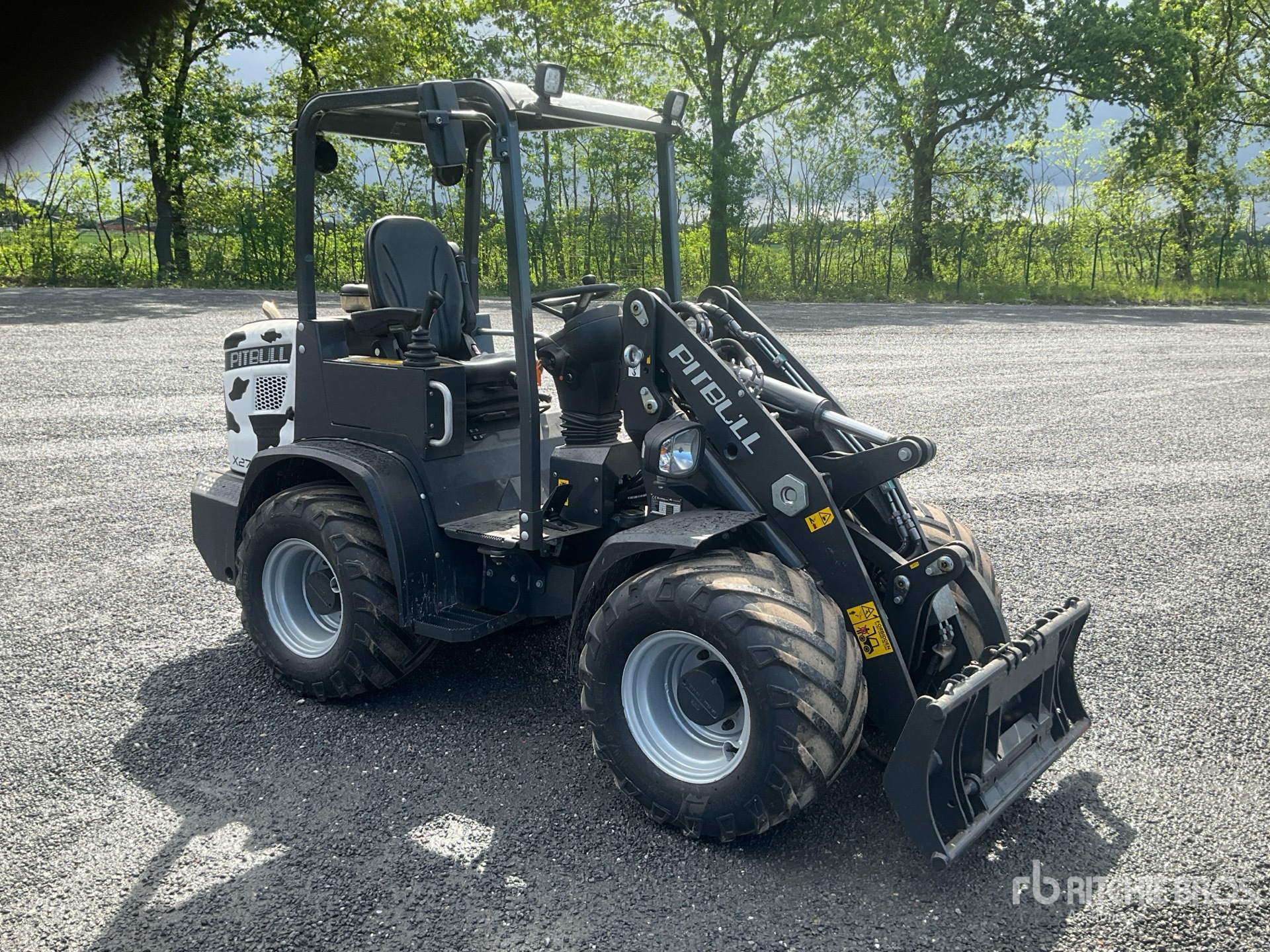 General Appearance with Picture, Right Front Corner
