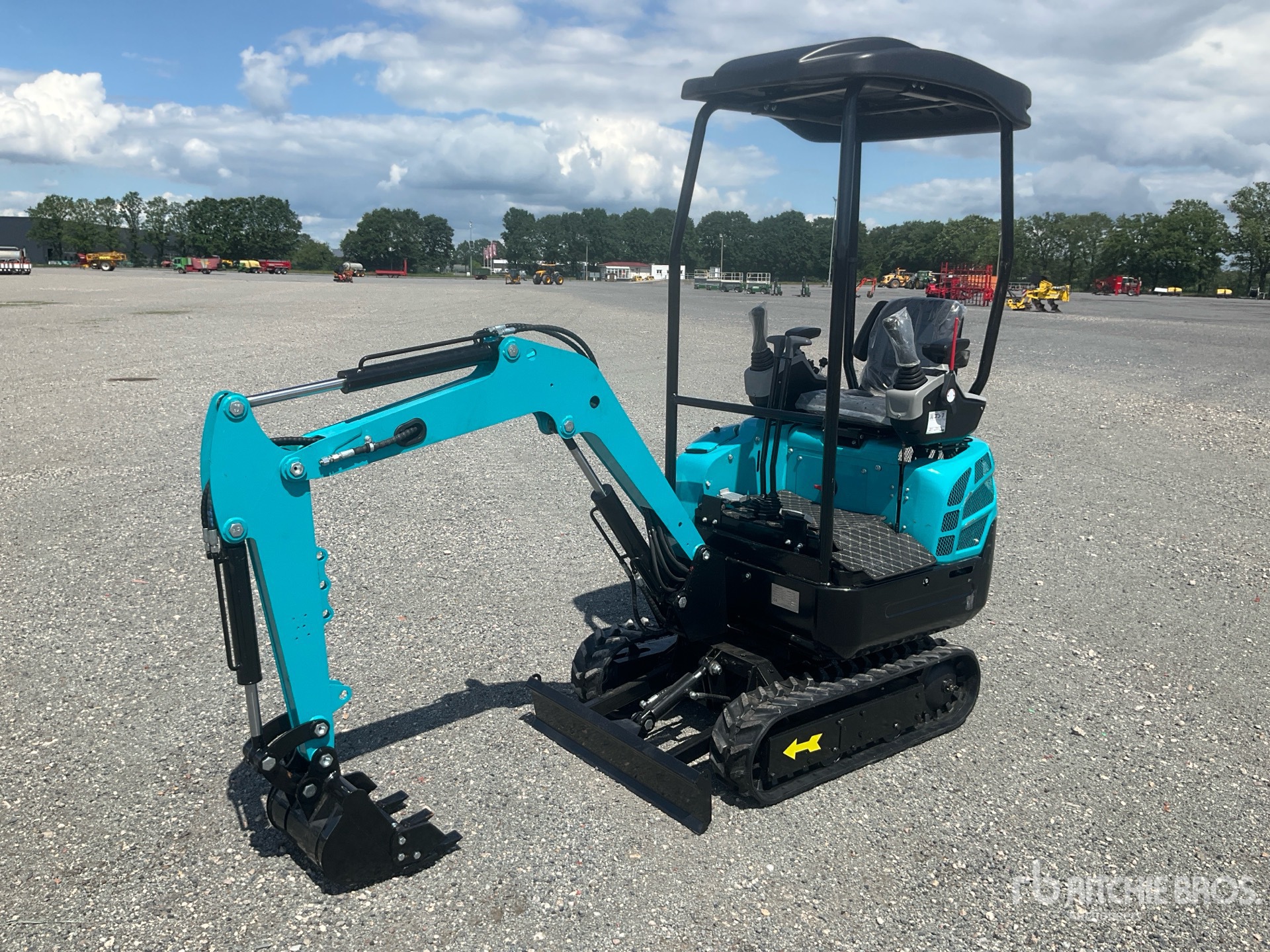 General Appearance with Picture, Left Front Corner