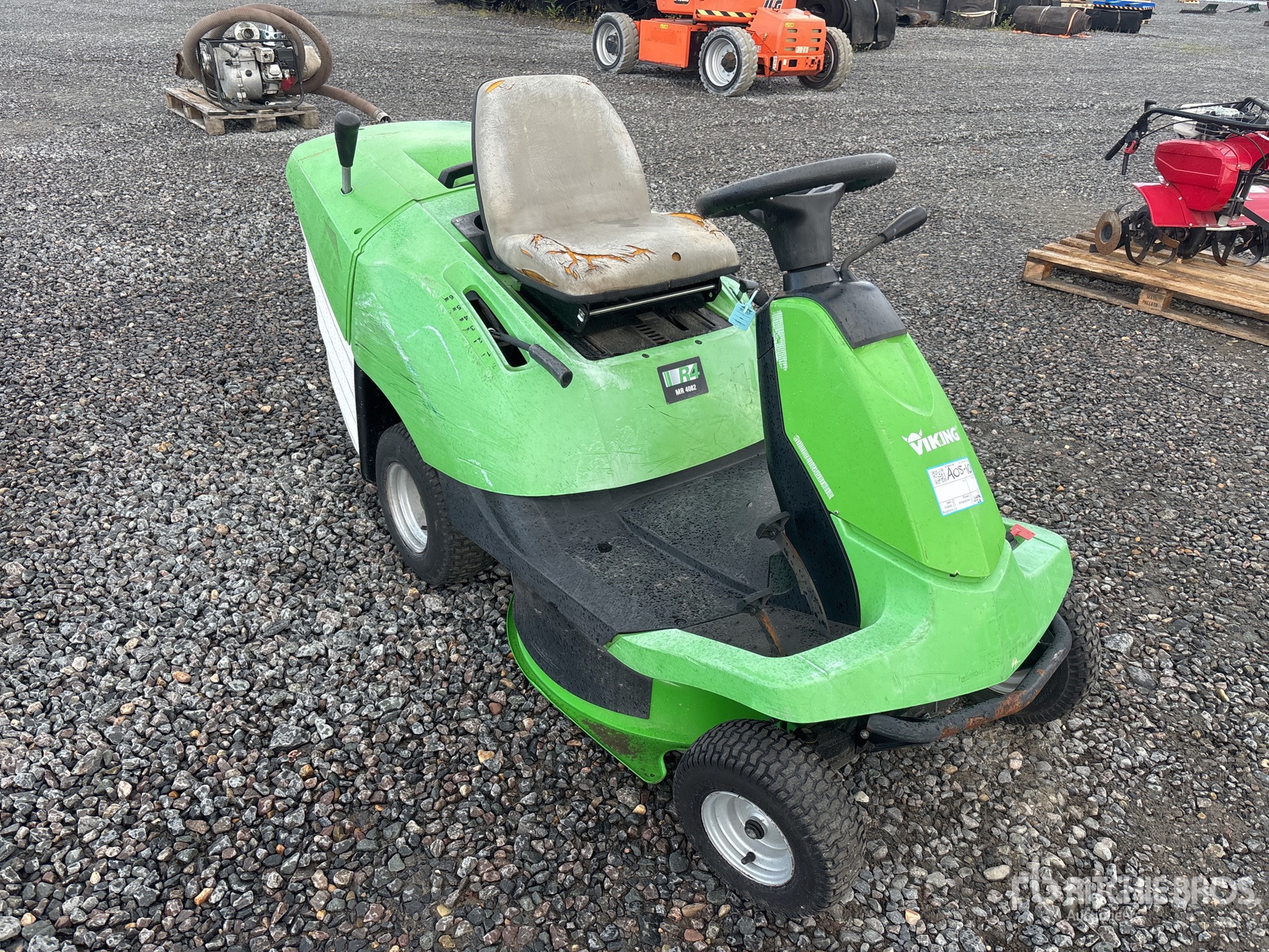 General Appearance with Picture, Right Front Corner