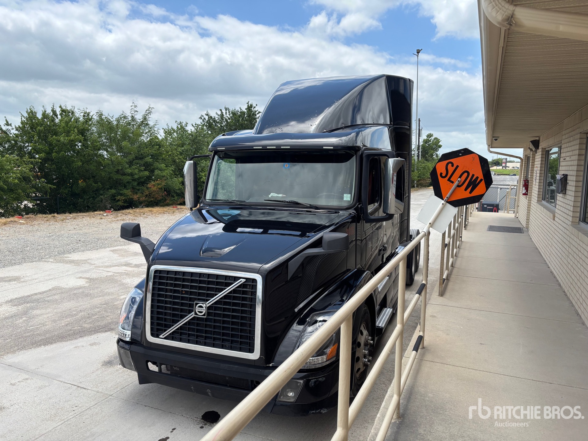 Photo of a 2015 Volvo VNL