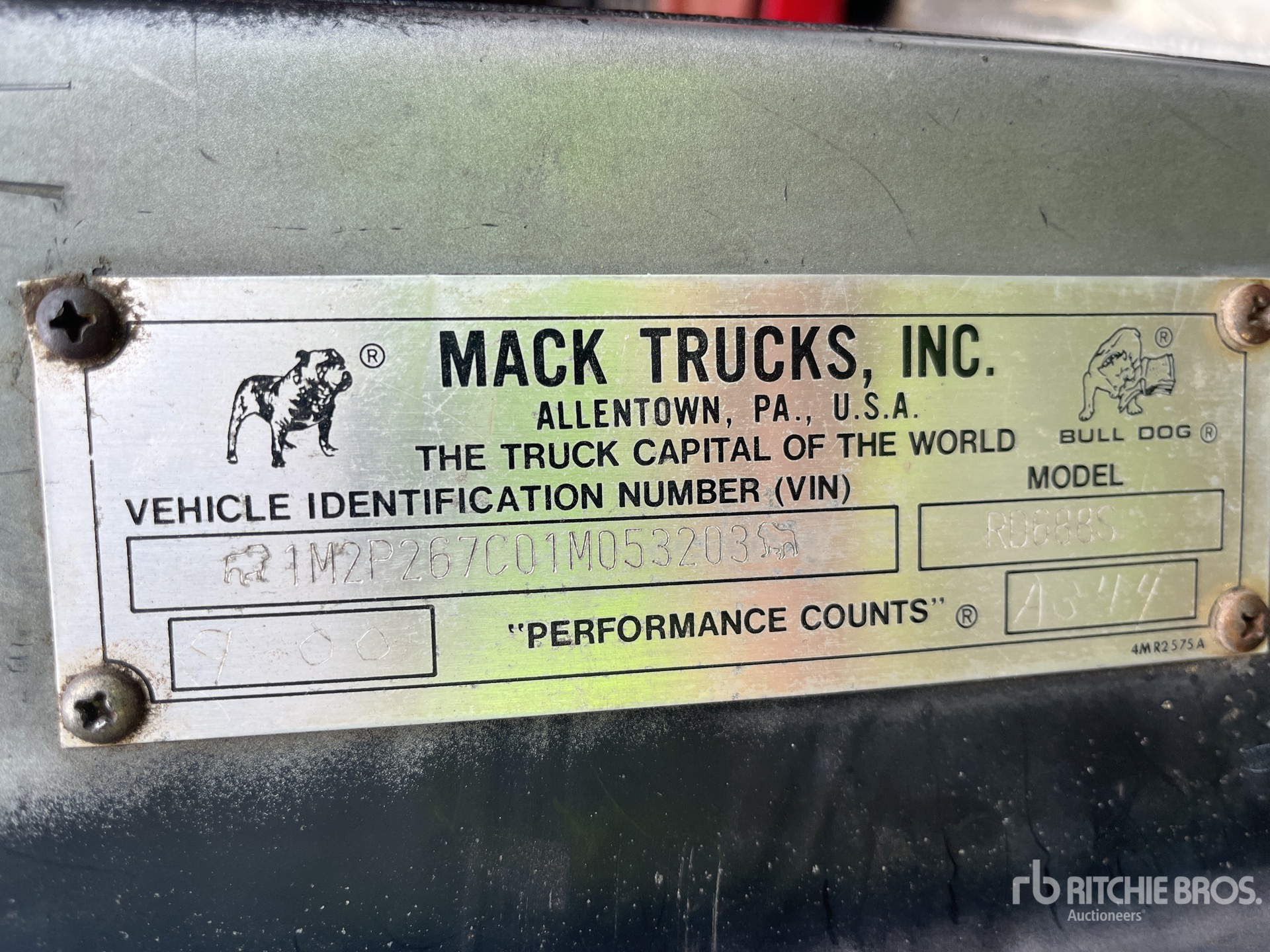 Photo of a 2001 Mack RD688S