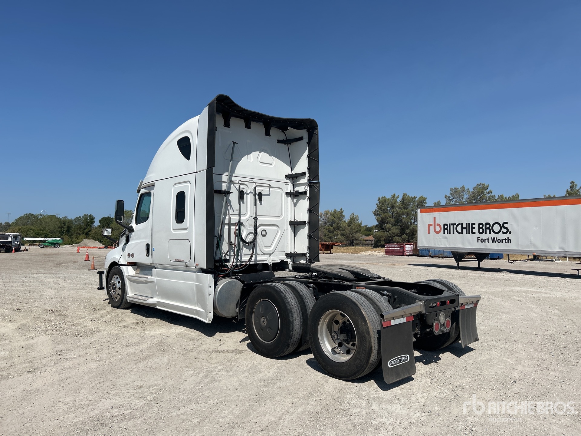 2025 Freightliner CASCADIA 126