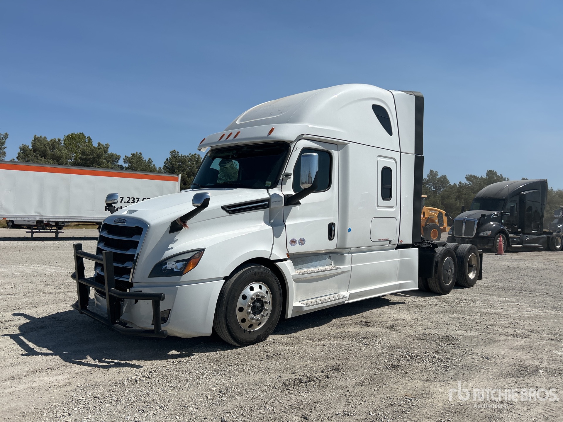 2025 Freightliner CASCADIA 126