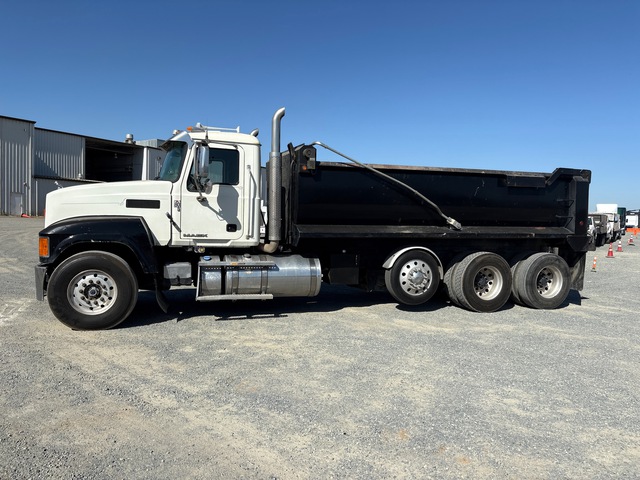 2015 Mack CHU613 8x4 Tri/A Dump Truck