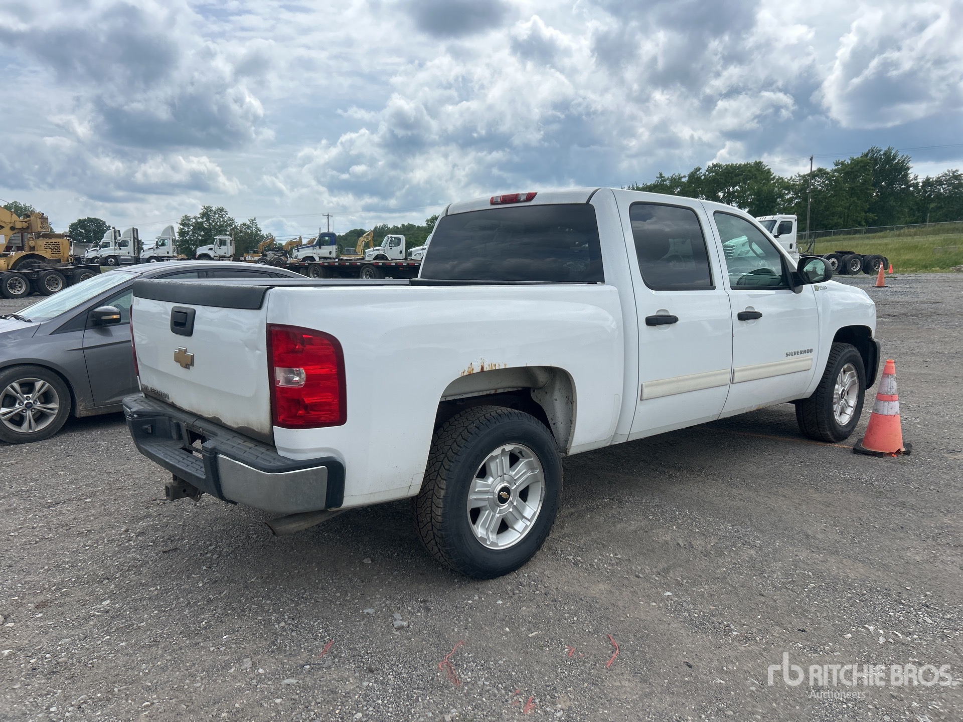 General Appearance with Picture, Right Rear Corner