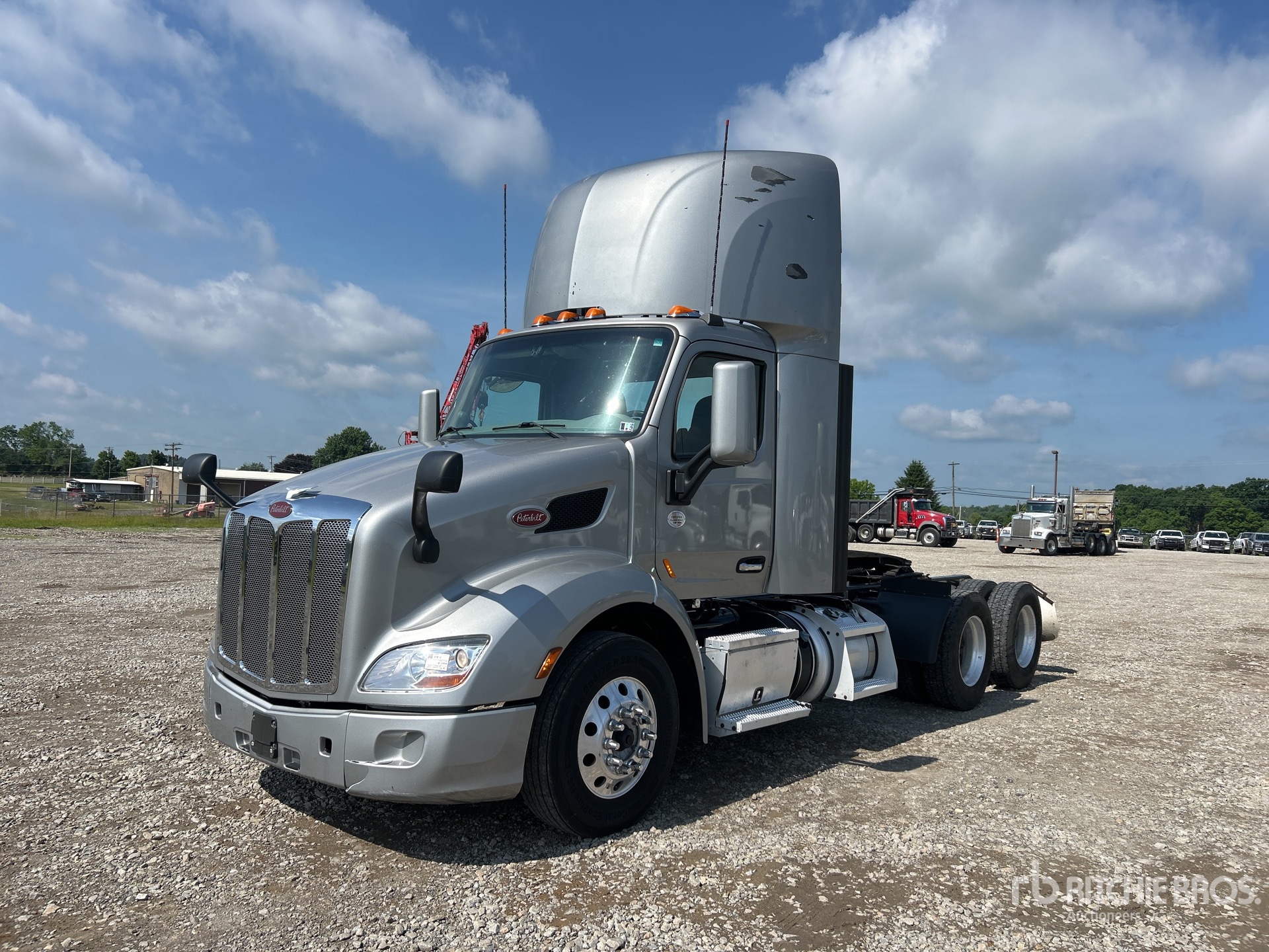 Photo of a 2022 Peterbilt 579