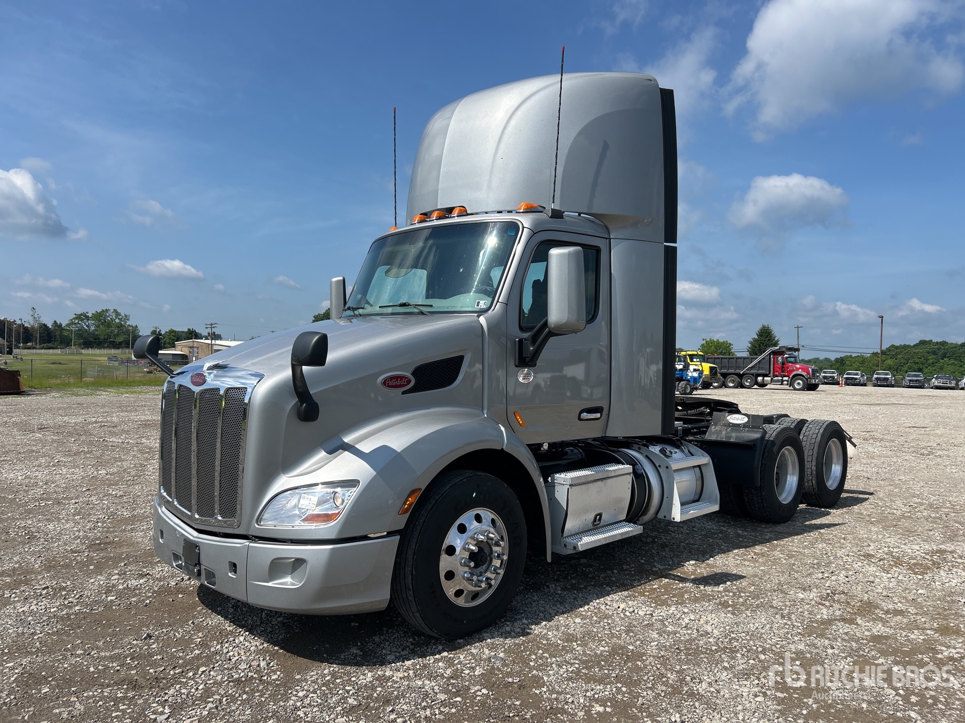 Photo of a 2022 Peterbilt 579