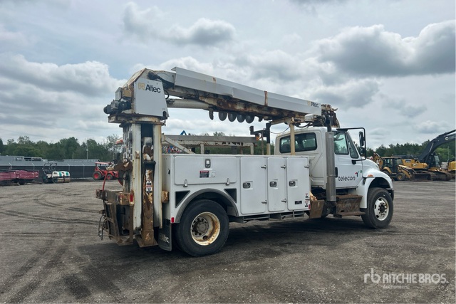 Altec on 2018 International 4400 4x2 Digger Derrick Truck