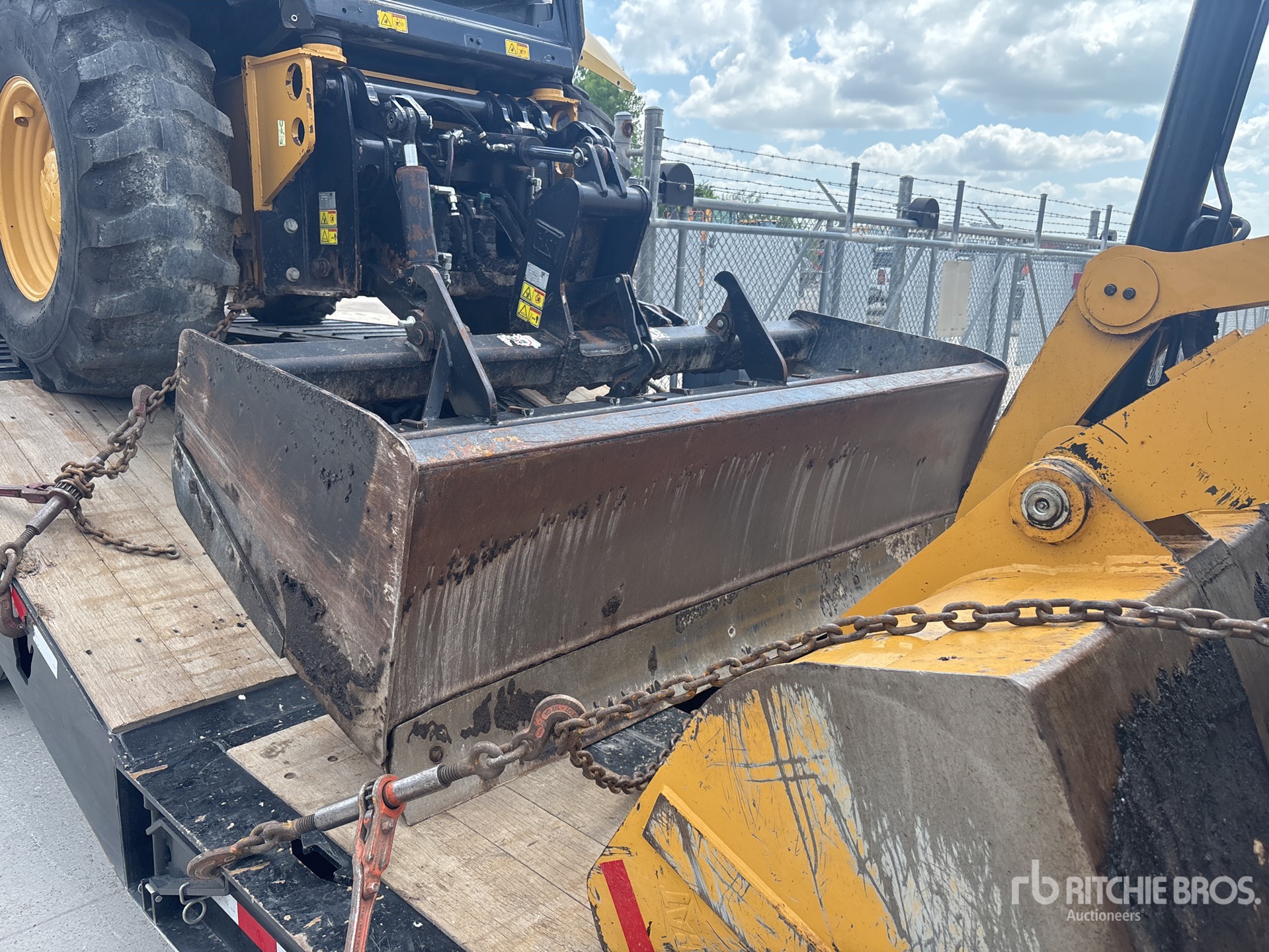 Photo of a 2021 Caterpillar 415 IL