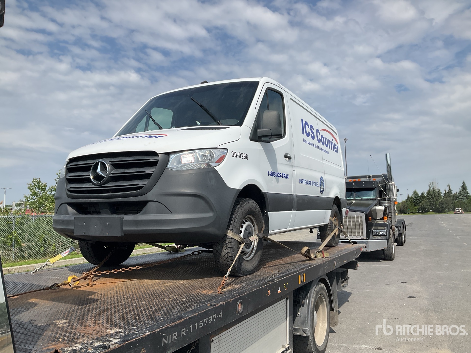 Photo of a 2020 Mercedes-Benz SPRINTER 2500