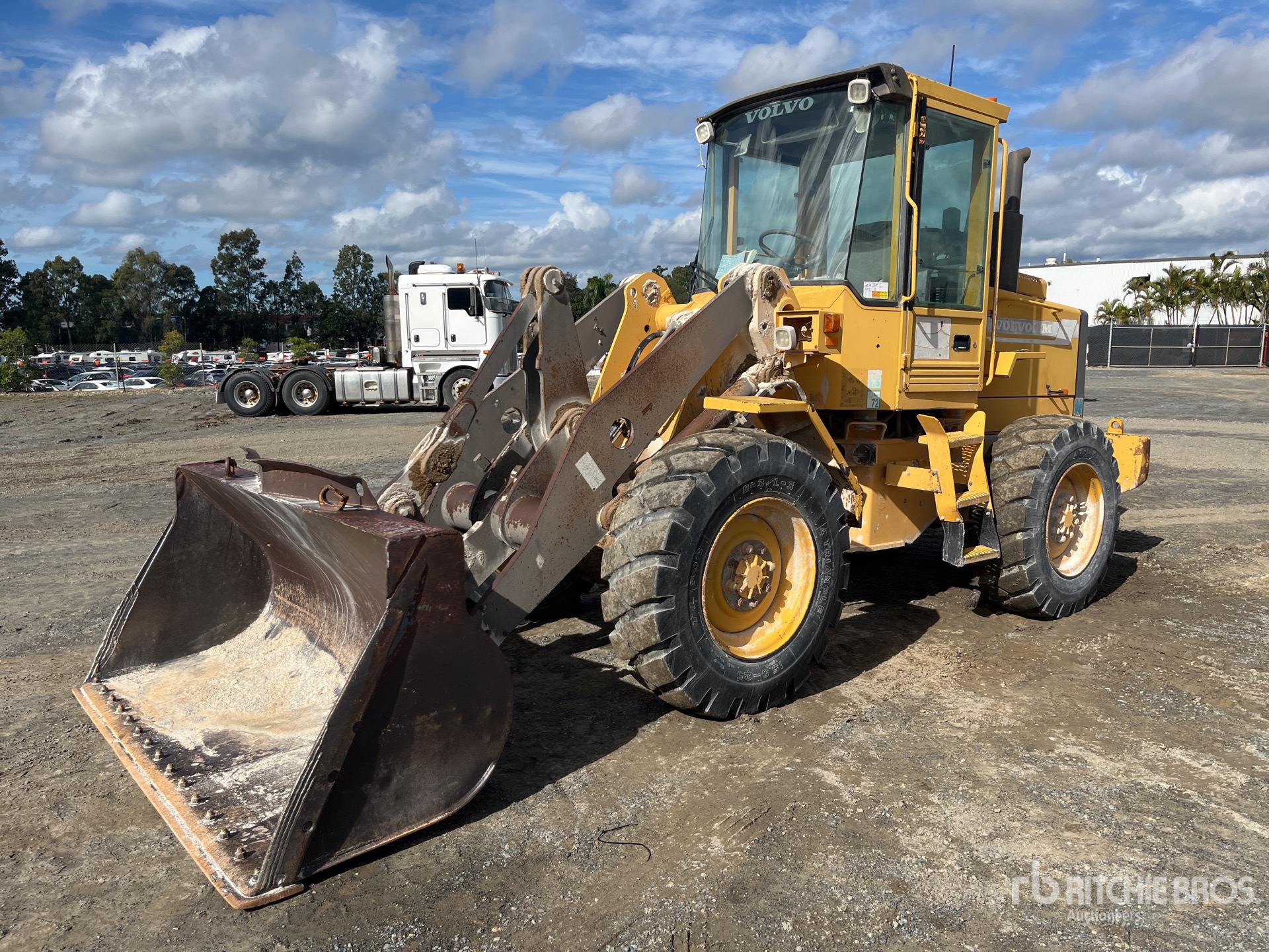 Photo of a 2001 Volvo L50C