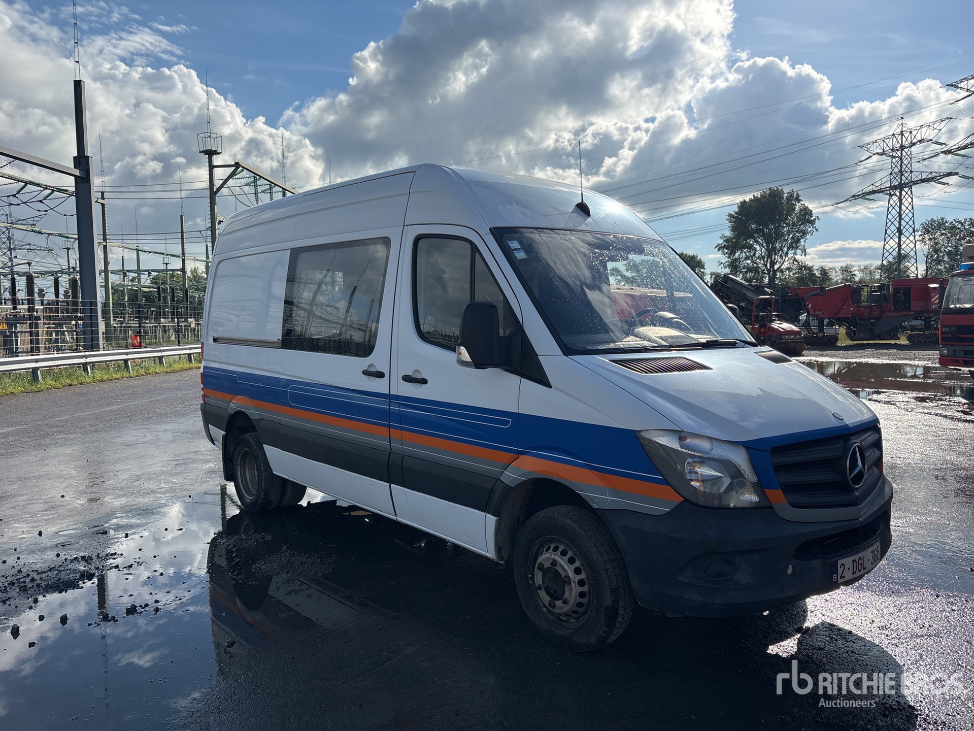 General Appearance with Picture, Right Front Corner
