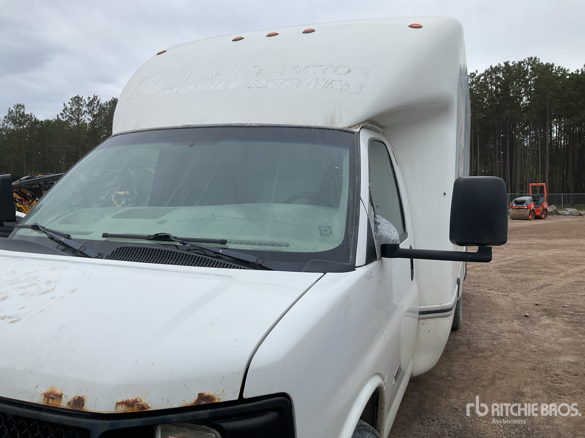 Photo of a 2013 GMC G4500