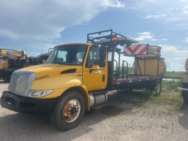 2013 International 4300 4x2 Attenuator Truck