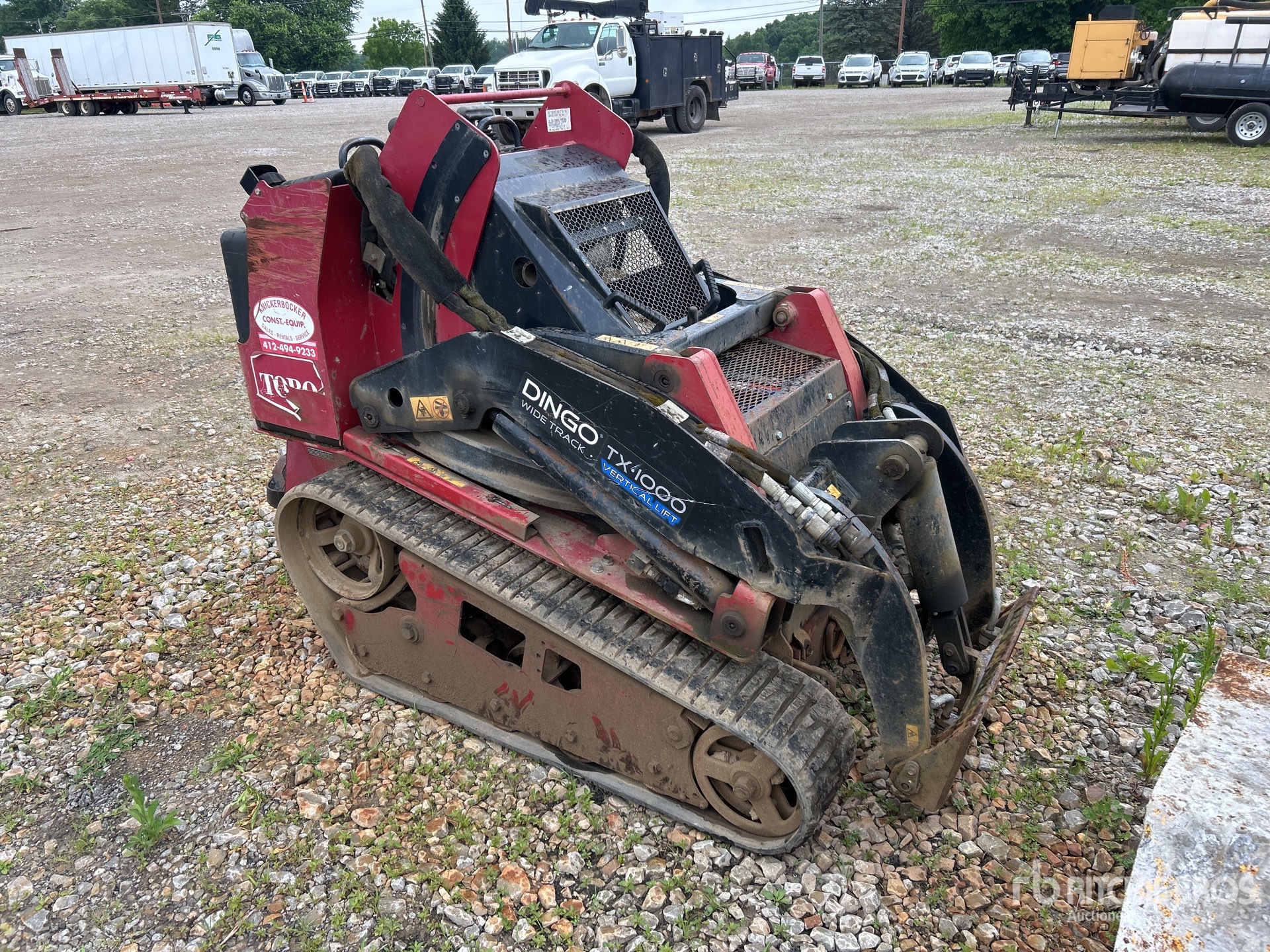 General Appearance with Picture, Right Front Corner