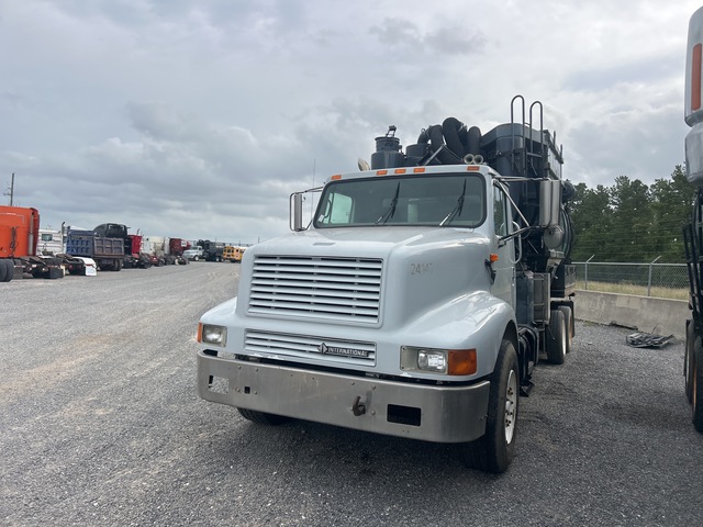 Guzzler on 2001 International 7600 6x4 Vacuum Tanker Truck (Inoperable)