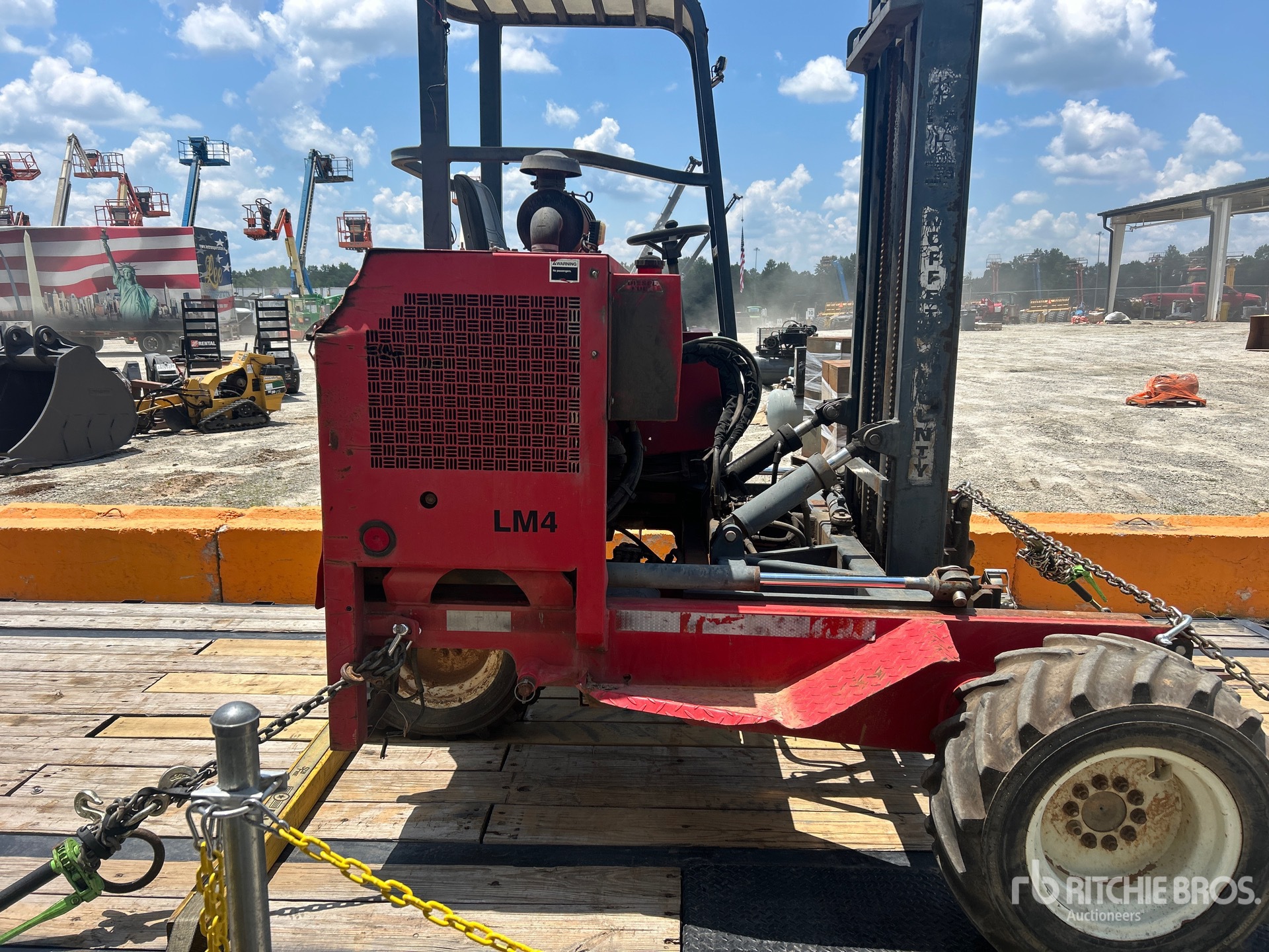 Photo of Moffett M5000