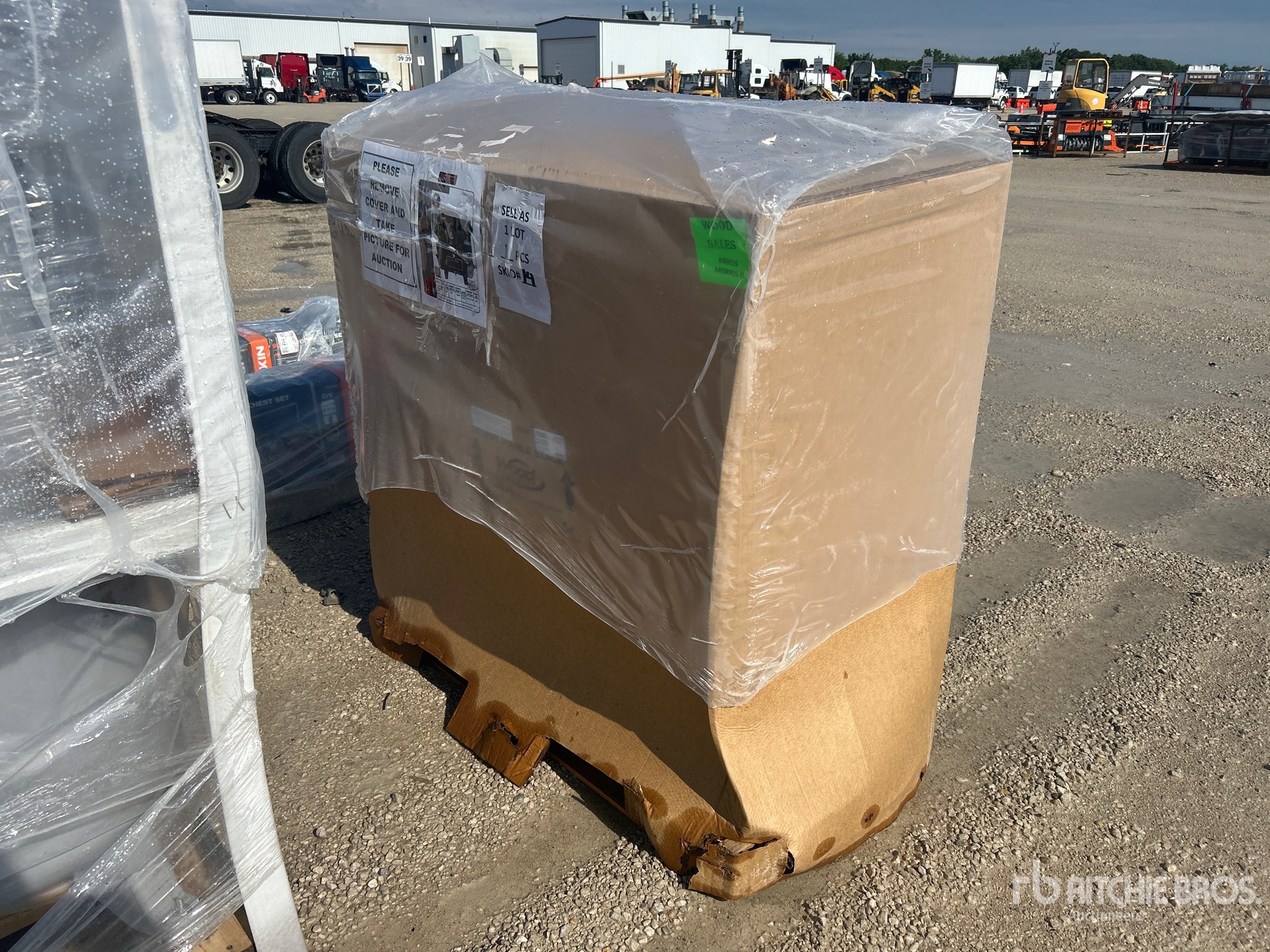 General Appearance with Picture, Right Rear Corner
